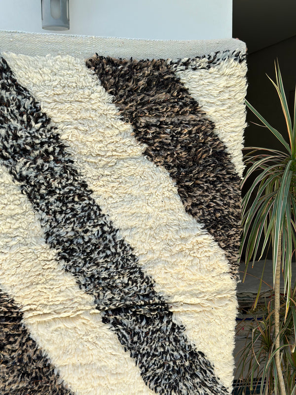 Tapis Beni Ouarain noir marron et crème - 153cm / 92cm - Ajbir