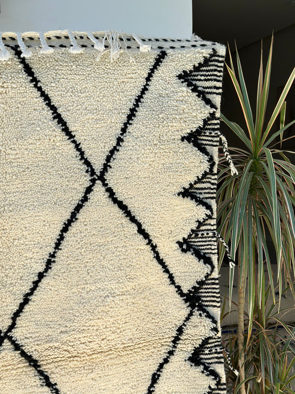 Tapis Beni Ouarain crème à losanges noirs- 150cm / 165cm - Ajbir