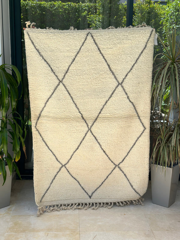 Tapis Beni Ouarain crème à losanges gris- 129cm / 155cm - Ajbir
