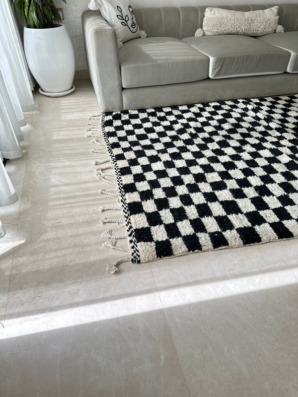 Tapis Beni Ouarain damier noir et blanc - 2,53m / 1,54m - Ajbir