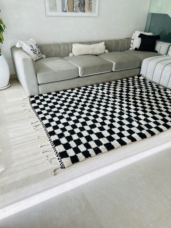 Tapis Beni Ouarain damier noir et blanc - 2,53m / 1,54m - Ajbir