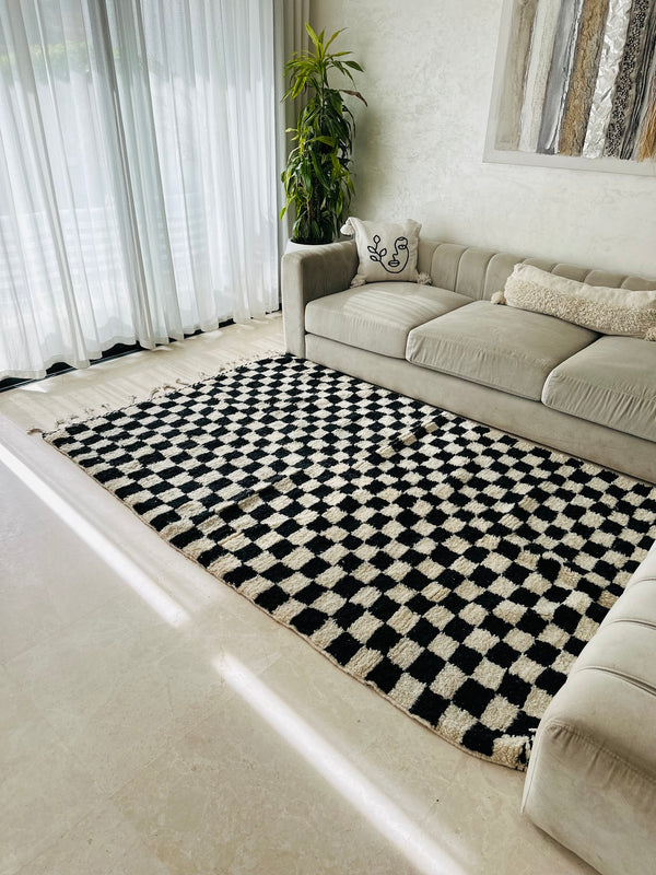 Tapis Beni Ouarain damier noir et blanc - 2,53m / 1,54m - Ajbir