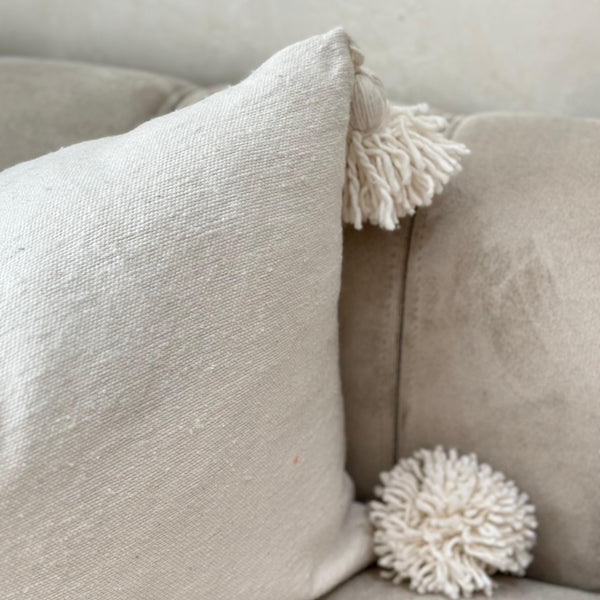 Housse de Coussin à pompons blanc 50cmx40cm - Ajbir