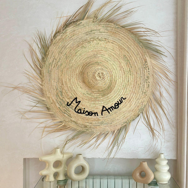 Chapeau mural XXL (Maison Amour) 1m - Ajbir