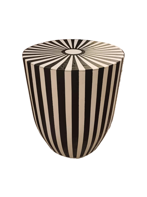 Table d'appoint en résine noir et blanc
