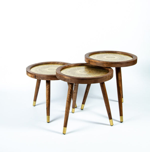 Trio de tables en bois et laiton Amanar
