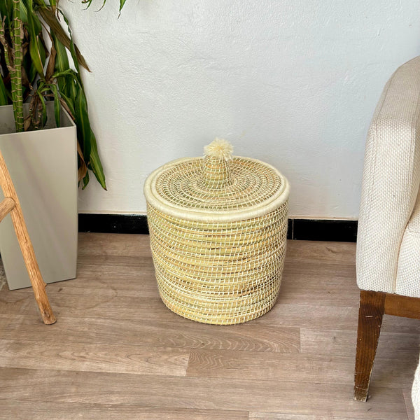 Petit panier à linge en osier