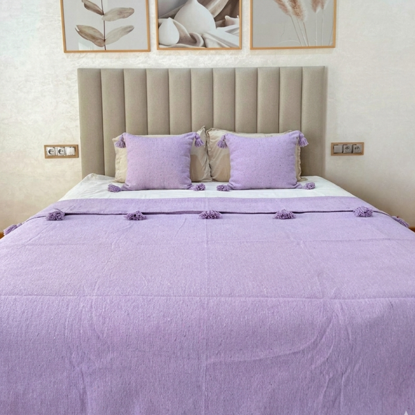 Housse de coussin artisanale à pompons unie violet