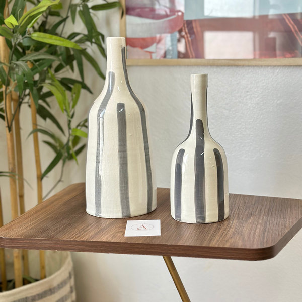 Vase bouteille gris rayé