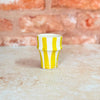 Tasse à café rayé blanc et jaune