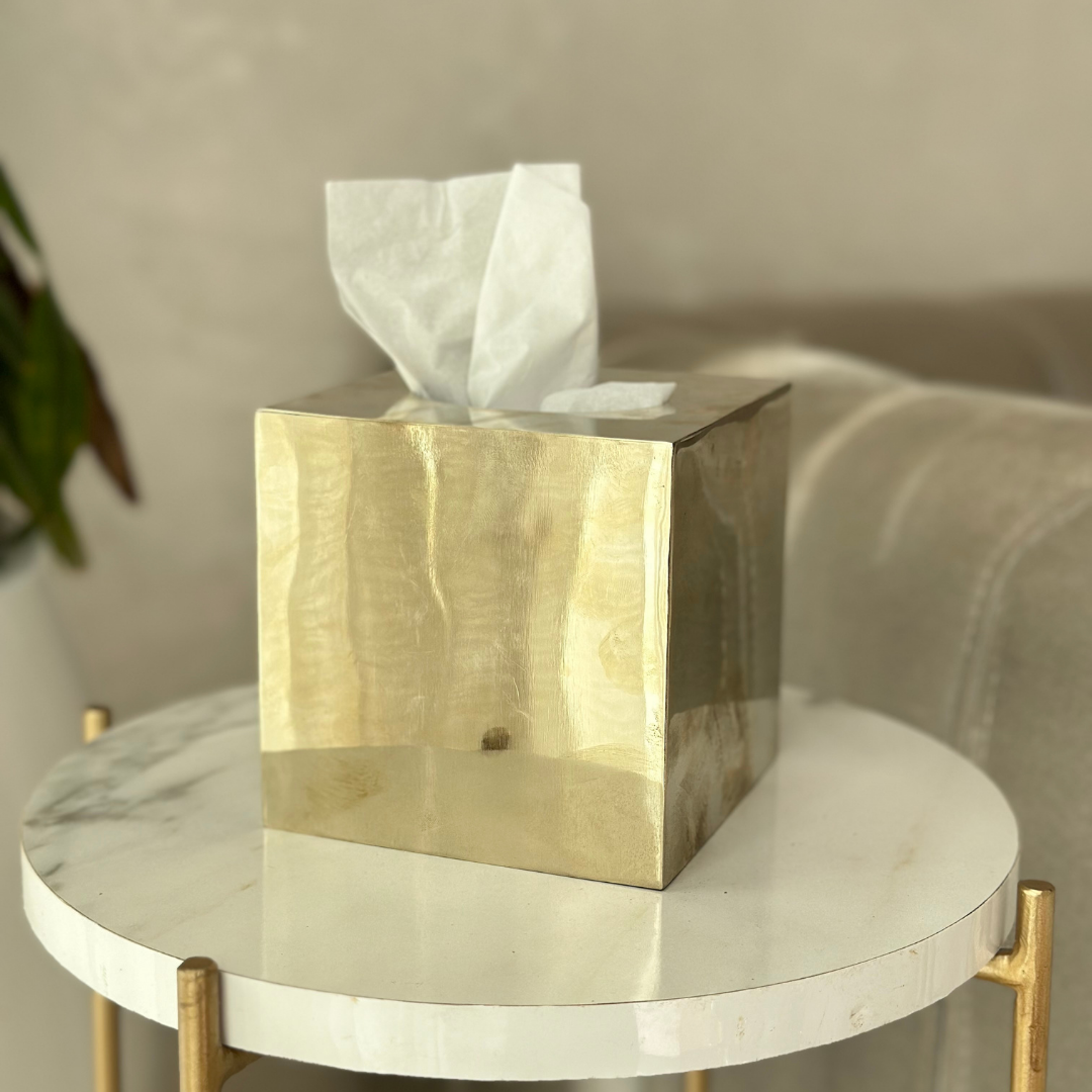 Boîte à mouchoirs cube en laiton doré