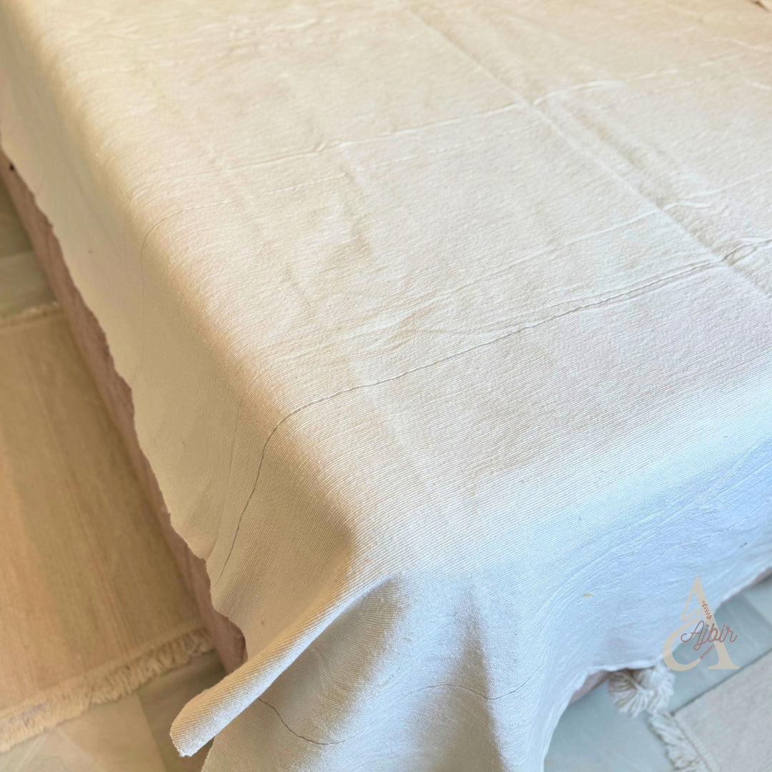 Plaid artisanal à pompon blanc à liseré argenté 2,80m x 2,00m