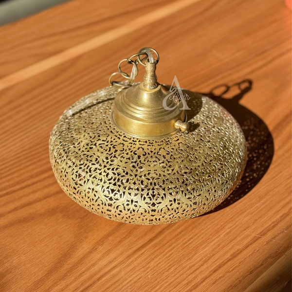 Suspension traditionnelle artisanale - plafonnier en laiton doré Tbigua petit modèle