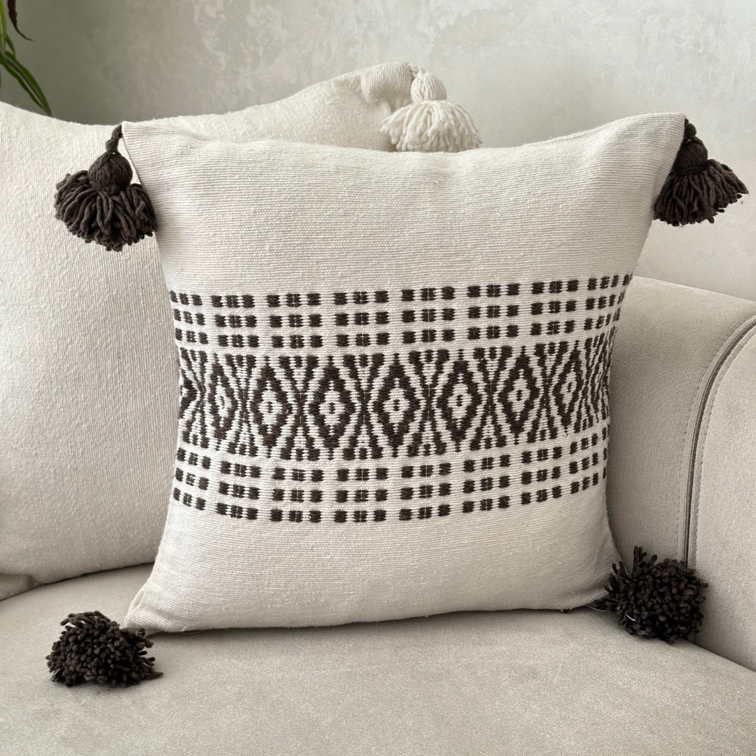Housse de Coussin à pompons crème et gris foncé 45cmx45cm - Ajbir
