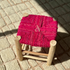 Tabouret artisanal TAFUKT en Bois naturel & tressage rose fuchsia