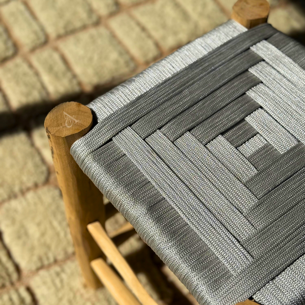 Tabouret artisanal Tazrouten bois et Kittane gris