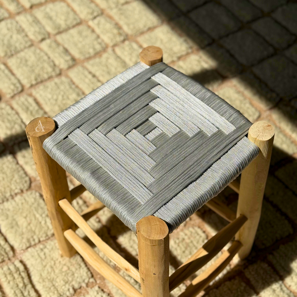 Tabouret artisanal Tazrouten bois et Kittane gris