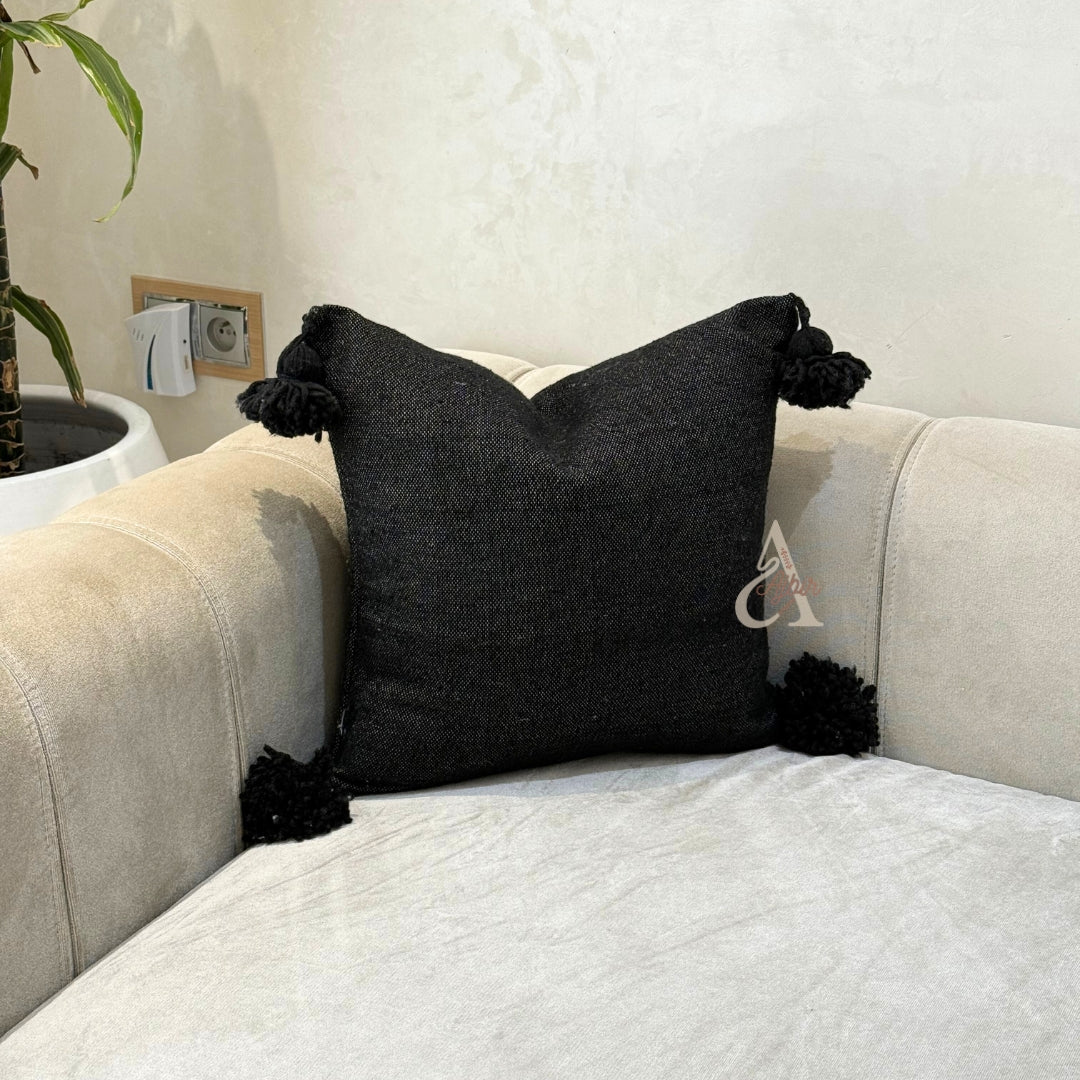 Housse de coussin artisanale à pompons 50cmx50cm noir et blanc
