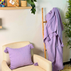 Housse de coussin artisanale à pompons unie violet