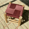 Tabouret artisanal TIGMI Bois naturel & tressage terracotta rosé