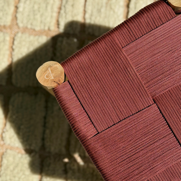 Tabouret artisanal TIGMI Bois naturel & tressage terracotta rosé