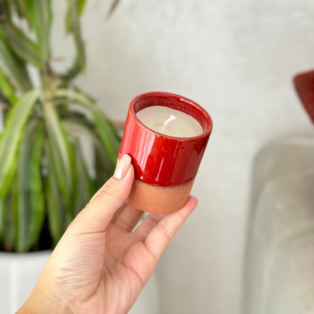Bougie artisanale rouge en terre cuite parfum Oud