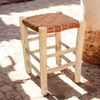 Tabouret artisanal Tazrout en bois naturel et cuir camel