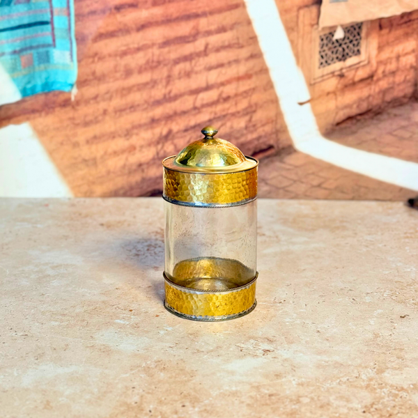 Boîte en verre et laiton doré martelé