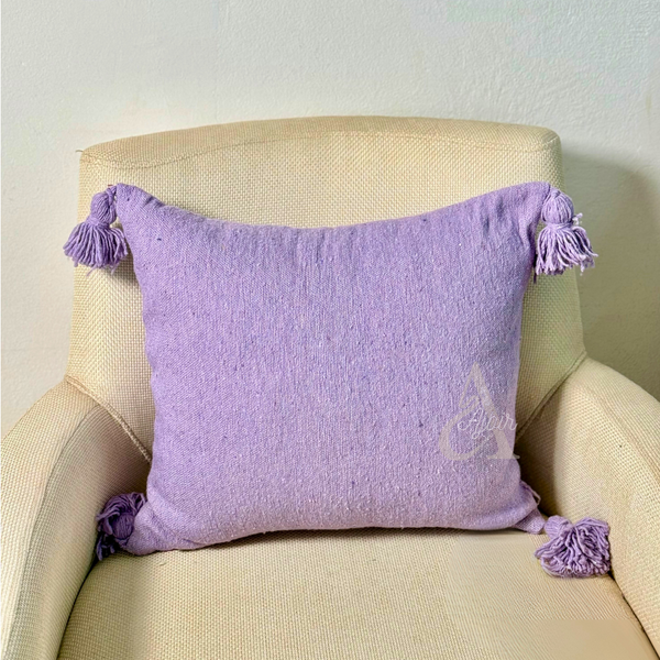Housse de coussin artisanale à pompons unie violet