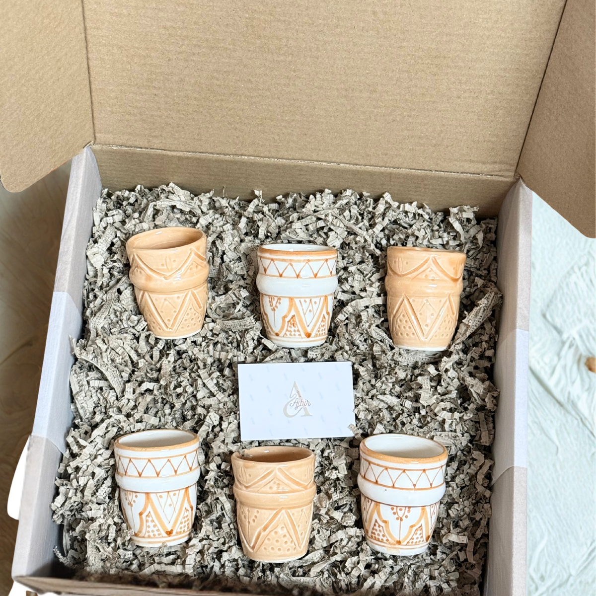Coffret cadeau 6 tasses artisanales – Collection beige & blanc