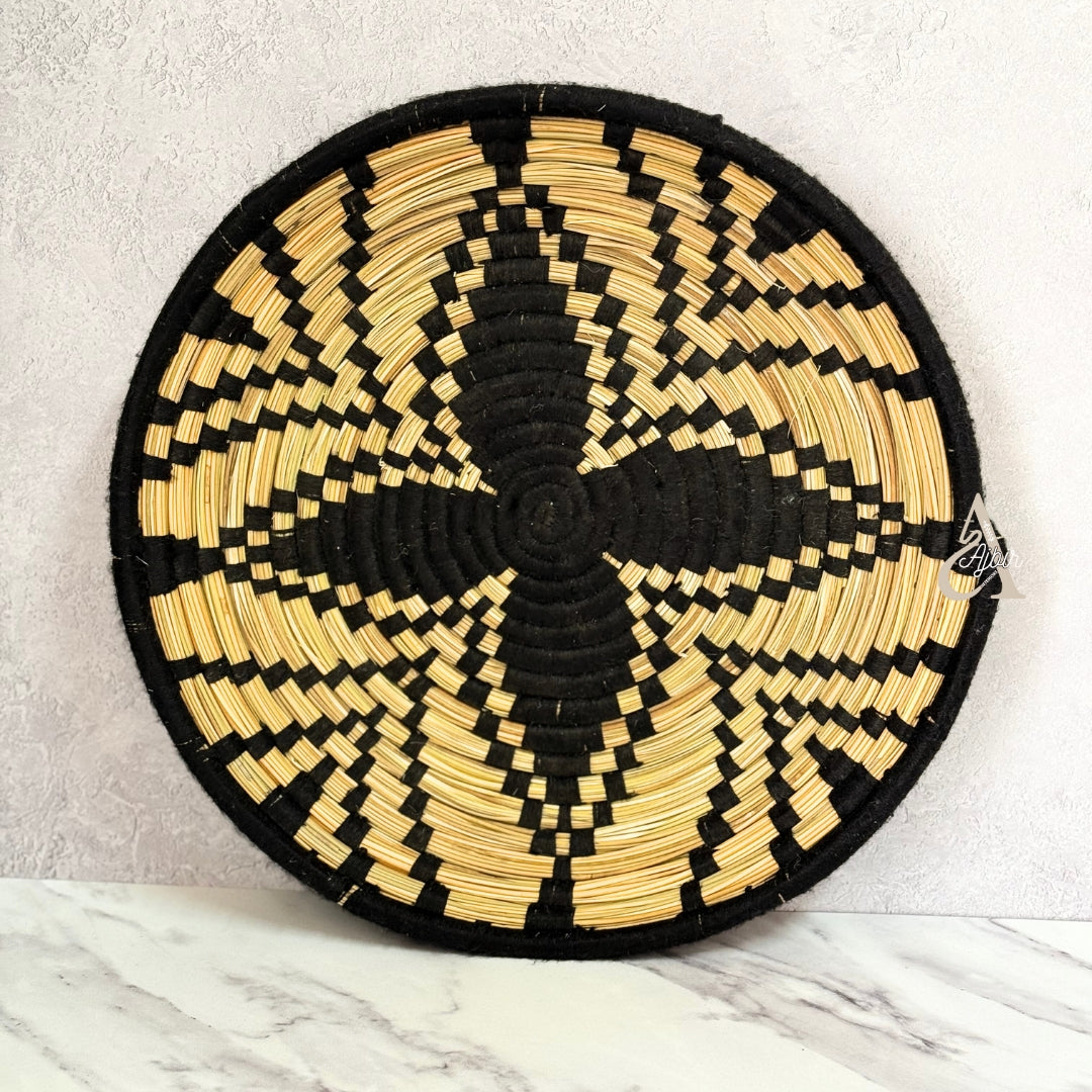Plateau artisanal berbère Titrit noir et beige 45cm