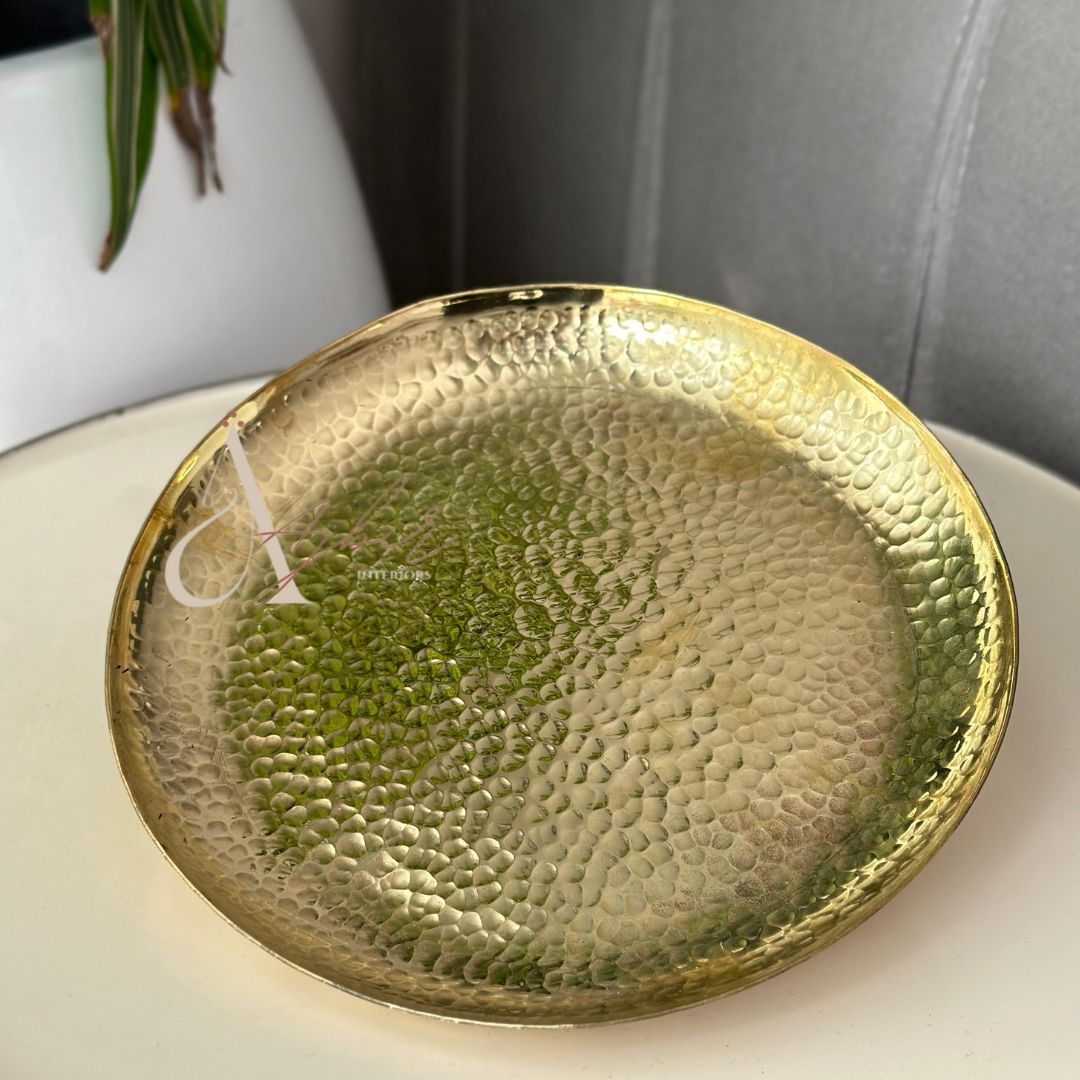 Assiette martelée en laiton doré - Ajbir