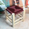 Tabouret artisanal TADART – Bois naturel & tressage bordeaux