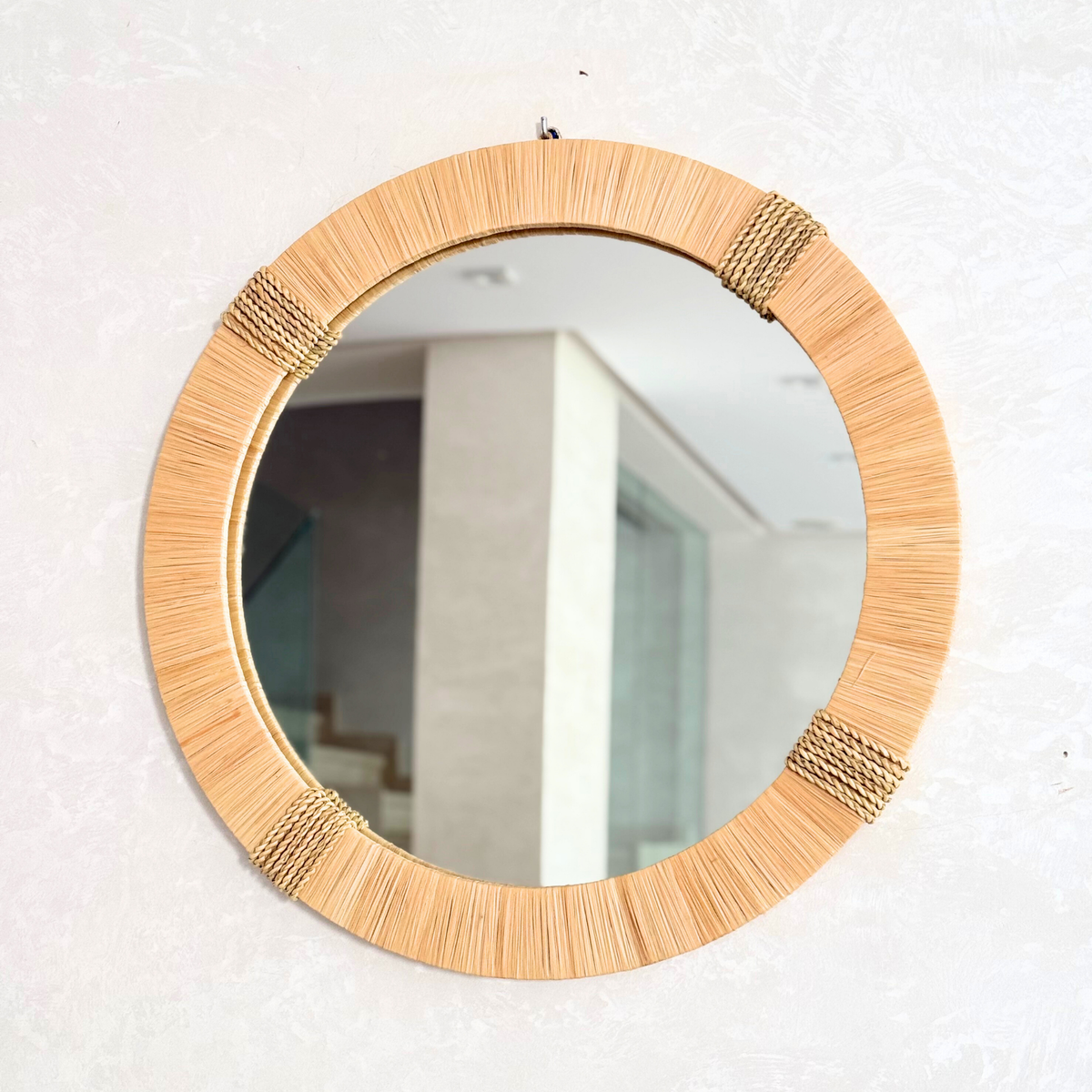 Miroir artisanal rond – Cadre en raphia naturel (3 tailles)