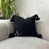 Housse de coussin à pompons 50cmx50cm noir - Ajbir