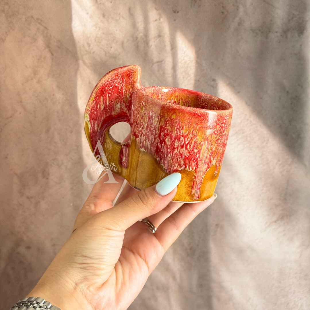 Tasse artisanale bicolore à anse plate Afer