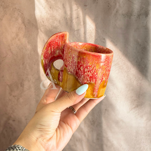 Tasse artisanale bicolore à anse plate Afer