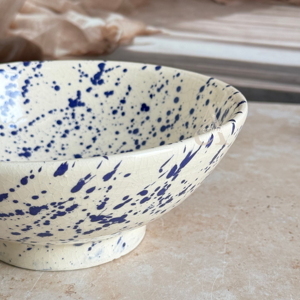 Saladier artisanal moucheté crème et indigo Tifin