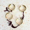 Ronds de serviette de table en laiton doré à pompons (Lot de 4)