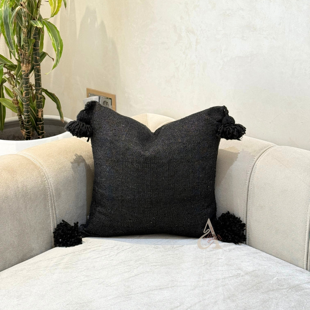 Housse de coussin artisanale à pompons 50cmx50cm noir et blanc