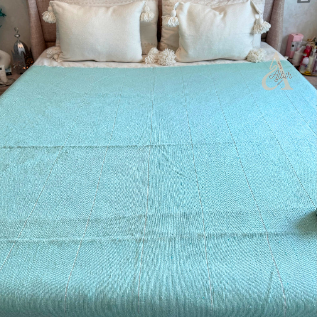 Plaid artisanal uni à pompons turquoise 2,80m x 2,00m
