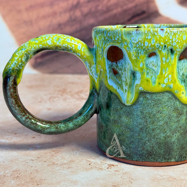 Mug artisanal Azegza en Céramique verte émaillée