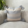 Housse de Coussin à pompons 50cmx50cm Gris crème - Ajbir