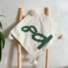 Housse de coussin en coton artisanal à pompons blanc motif cactus vert 50×50 cm