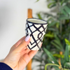 Petit verre artisanal noir et blanc