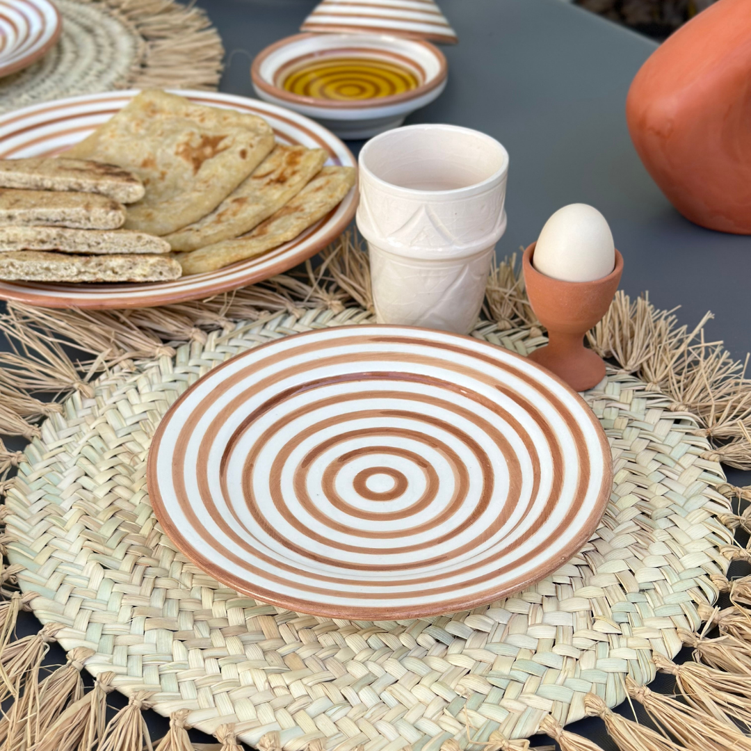 Assiette rayée sable - Ajbir