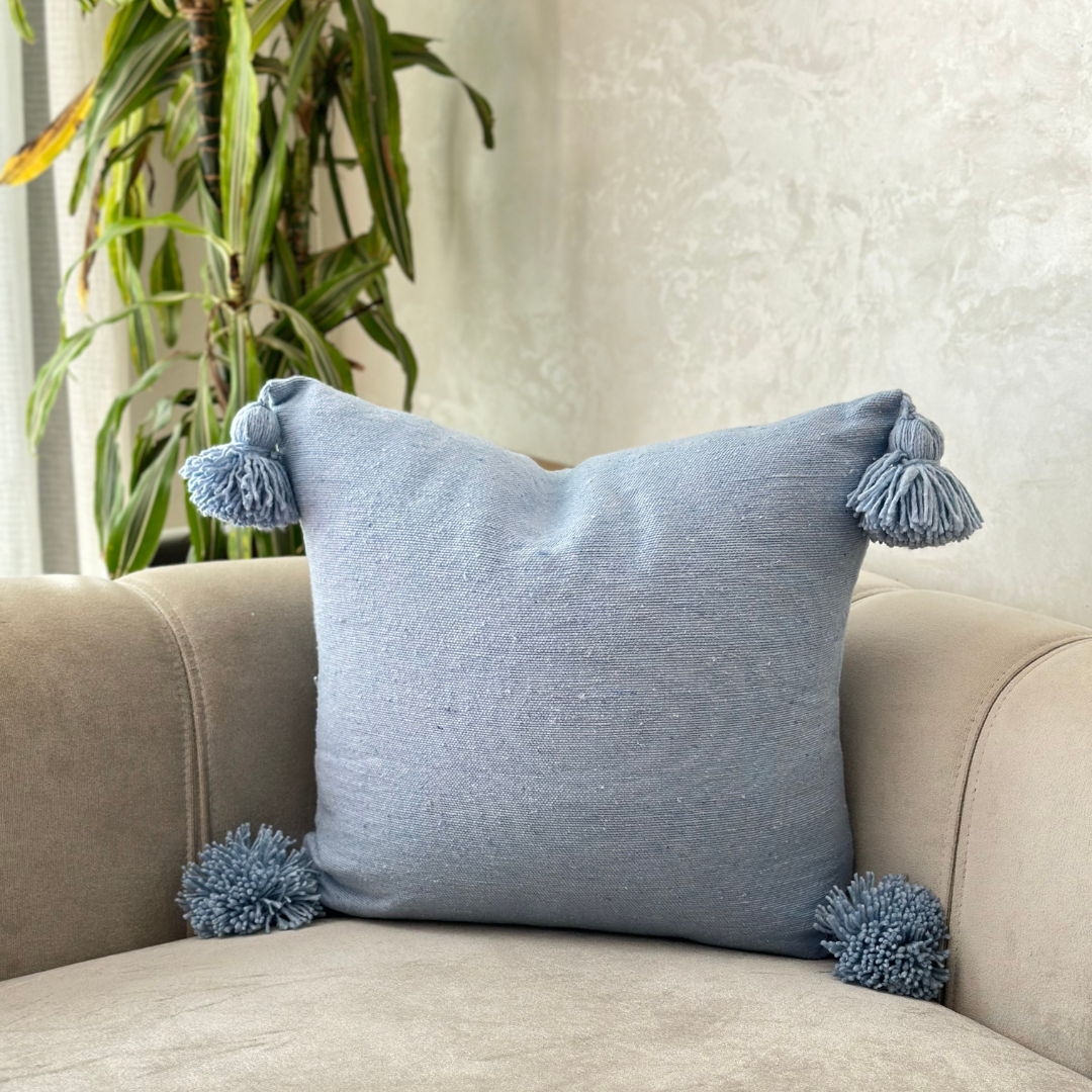 Housse coussin à pompons 45cmx50cm bleu ciel - Ajbir