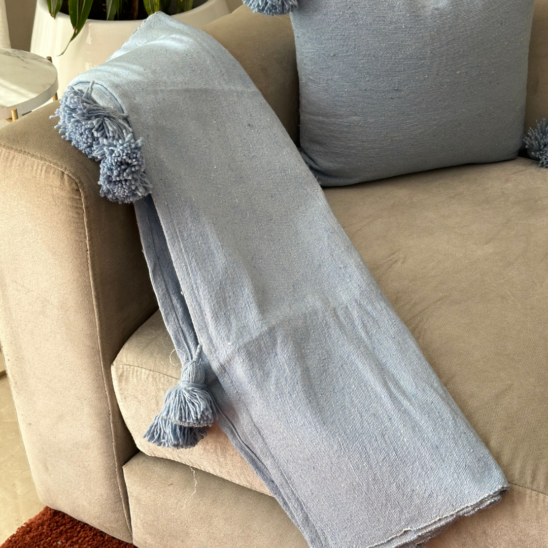 Housse coussin à pompons 45cmx50cm bleu ciel - Ajbir