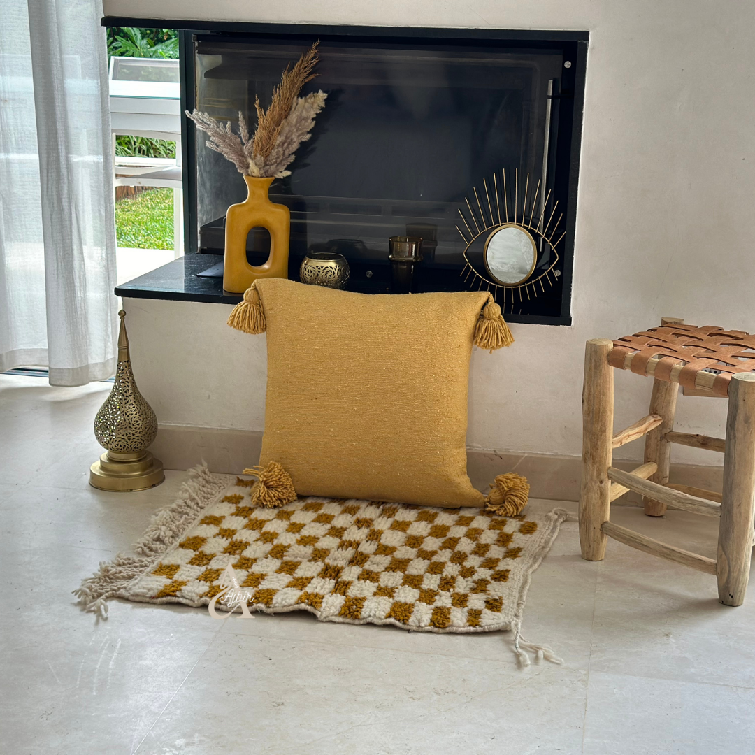 Housse de Coussin artisanale à pompons 50cmx45cm Jaune