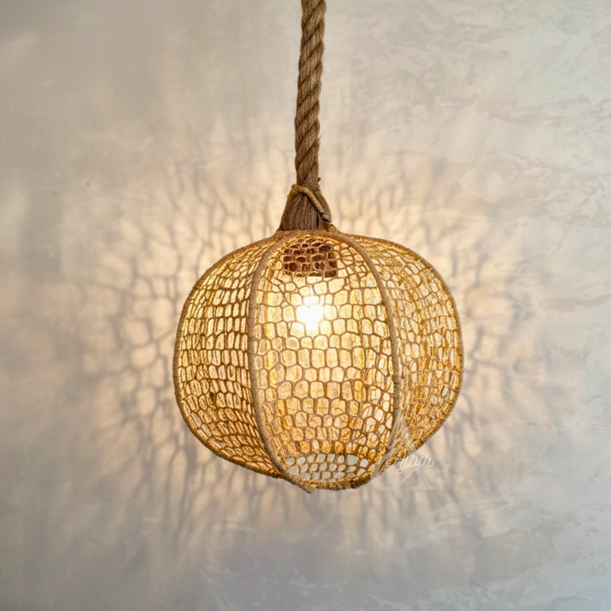 Suspension artisanale ronde en fibres naturelles